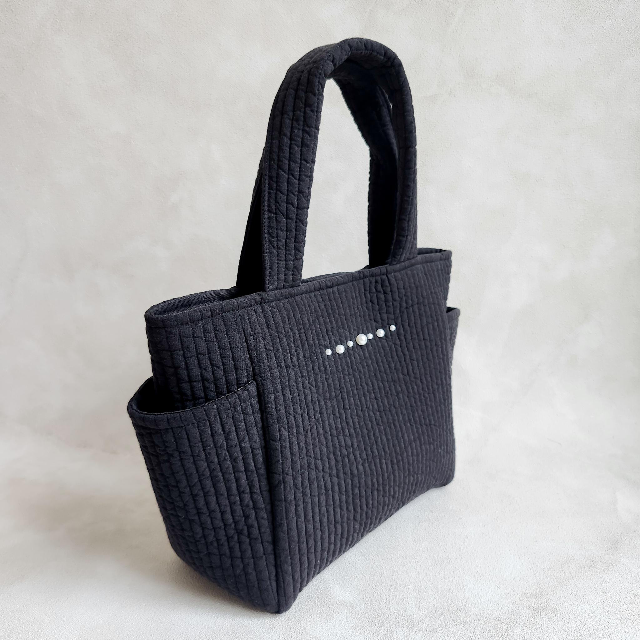 シンプル好きさんのための ワントーンヌビハンドバッグ サイドポケット付き ♡ パール イニシャル刺繍 丸洗い Mサイズ | 10枚目