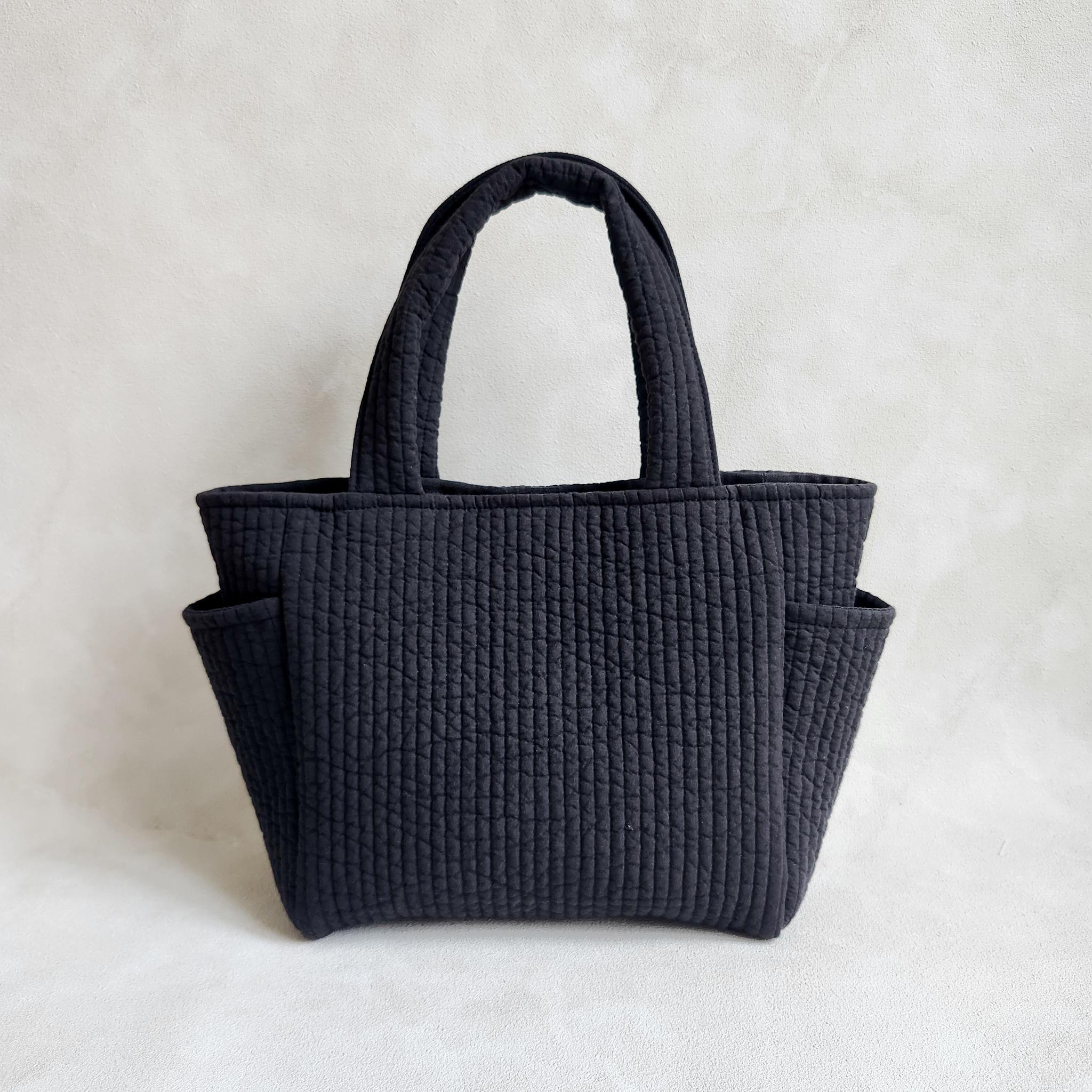 シンプル好きさんのための ワントーンヌビハンドバッグ サイドポケット付き ♡ パール イニシャル刺繍 丸洗い Mサイズ | 8枚目