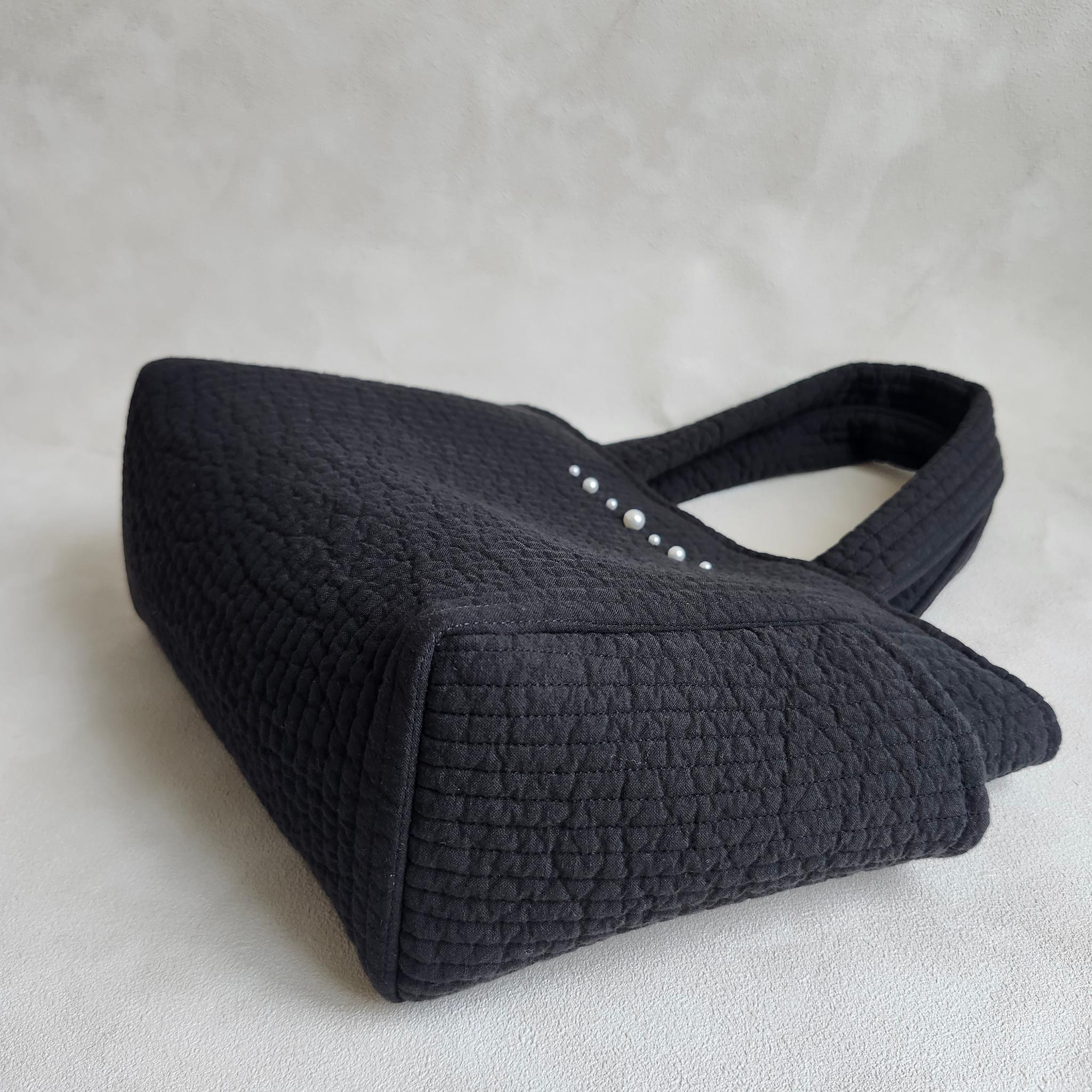 シンプル好きさんのための ワントーンヌビハンドバッグ サイドポケット付き ♡ パール イニシャル刺繍 丸洗い Mサイズ | 9枚目
