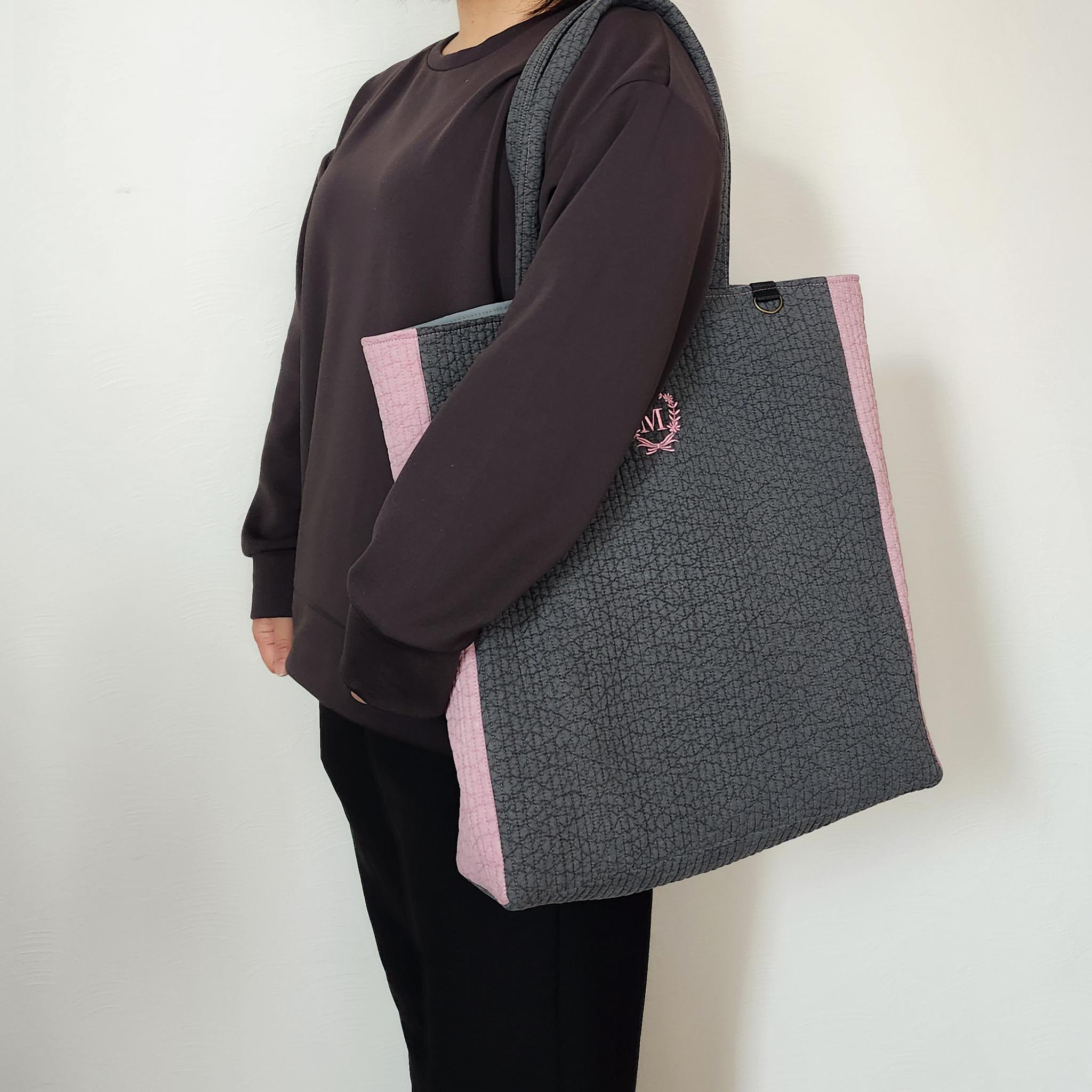 大人のための推し活ヌビバッグ 普段使いもできるダークグレー×推しカラー ♡ ヌビ イブル イニシャル 刺繍 推し活バッグ | 4枚目